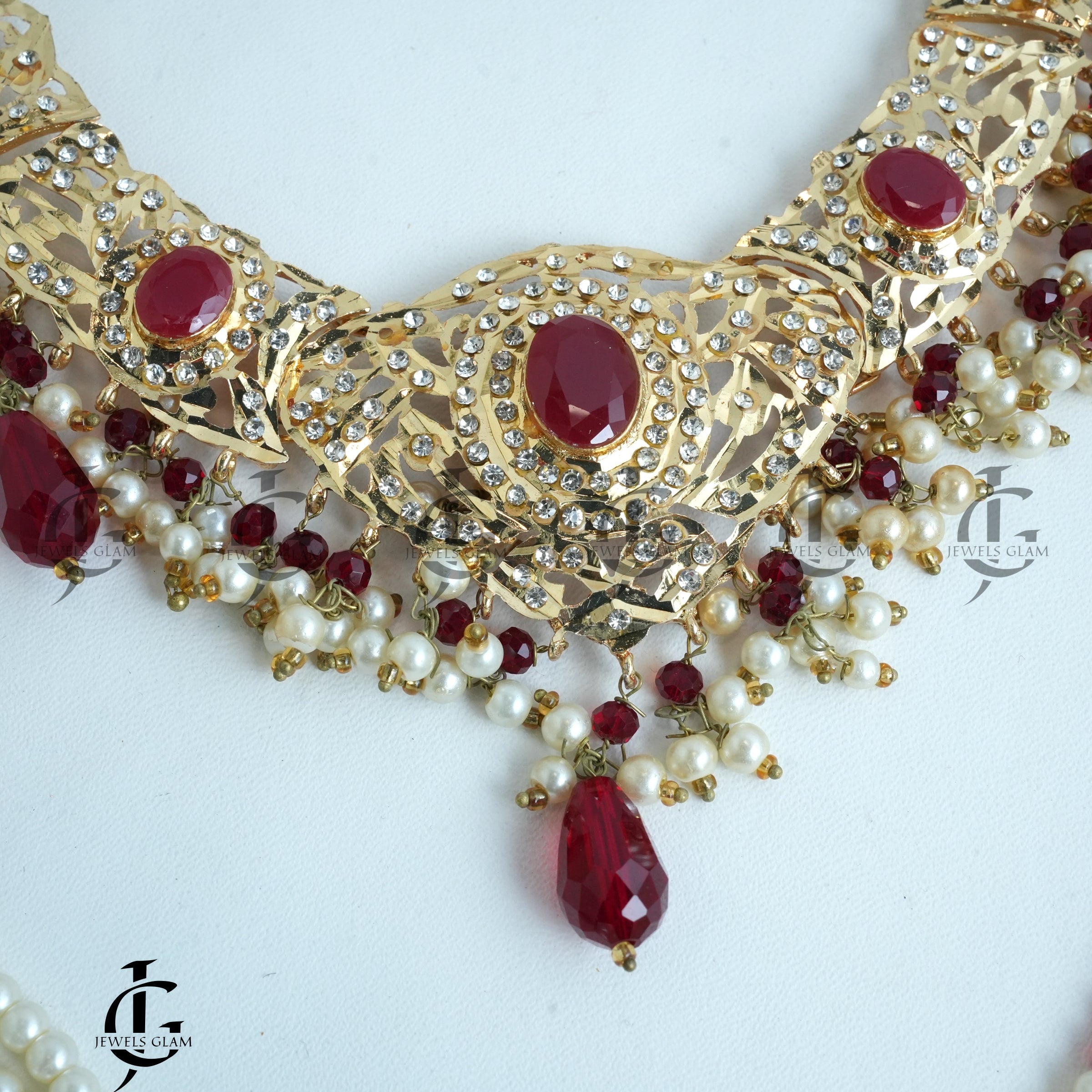 Gold-Tone Pearl Bridal Jewelry Set with Intricate Detailing