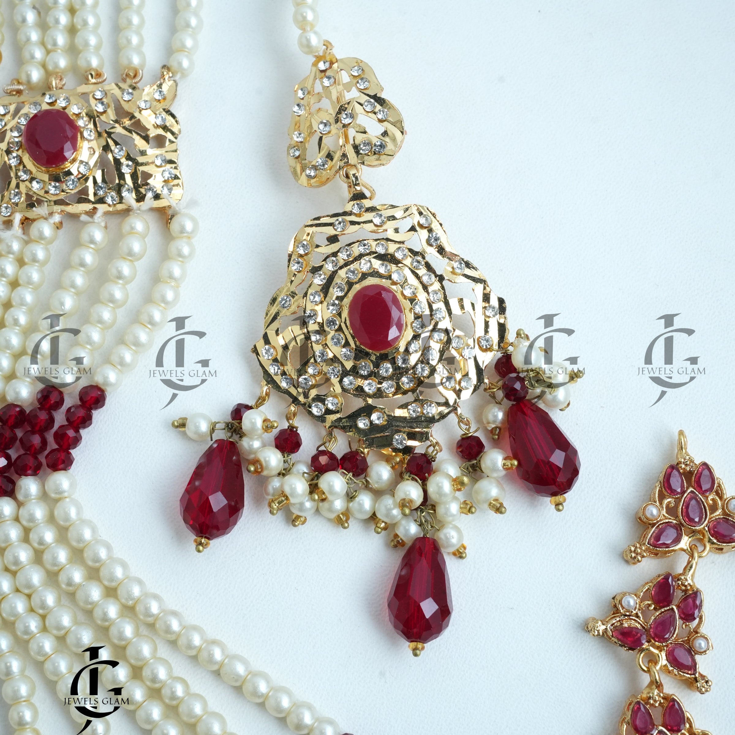 Gold-Tone Pearl Bridal Jewelry Set with Intricate Detailing