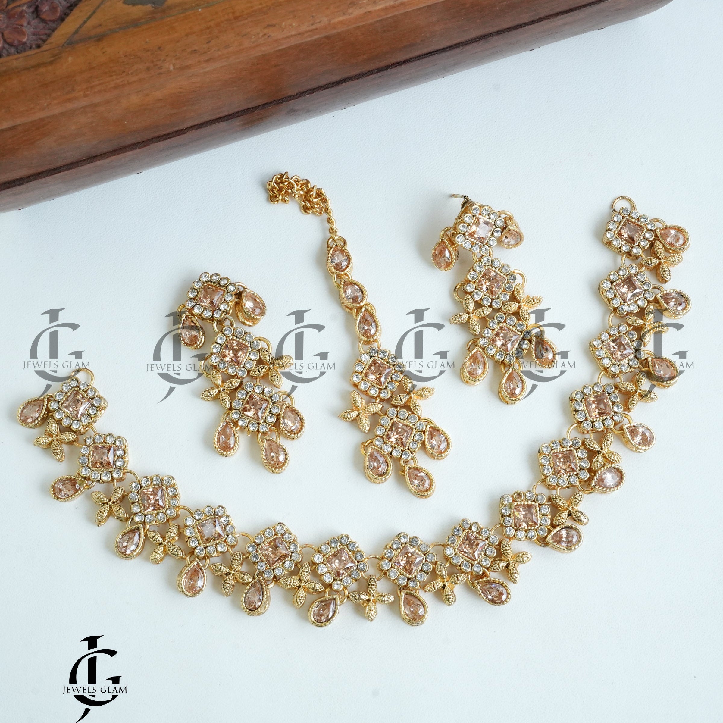 Emerald Elegance Jewelry Set