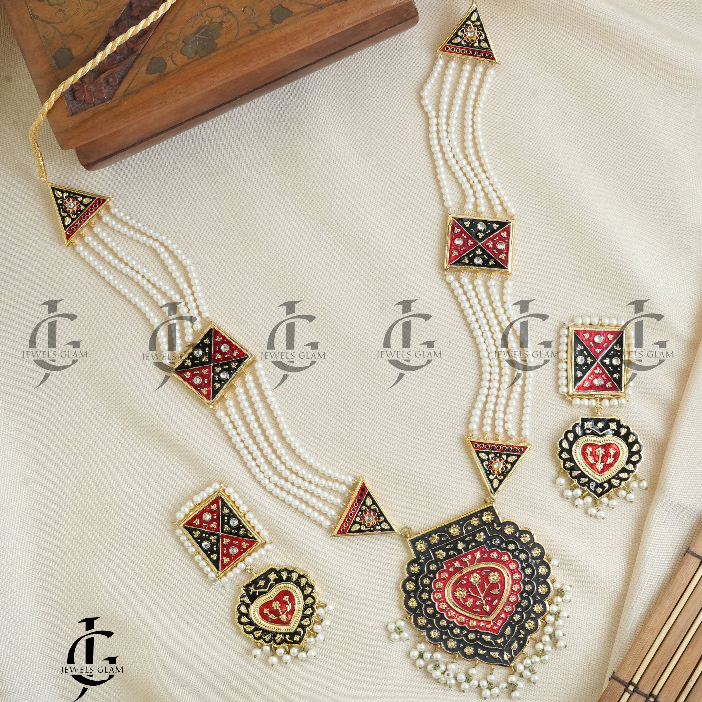 Royal Heritage Pearl Necklace Set