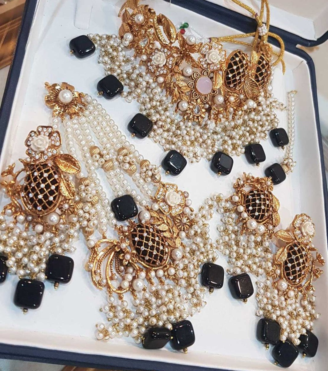 Matte Gold Turkish Collar Set With Black and Pearl Accents