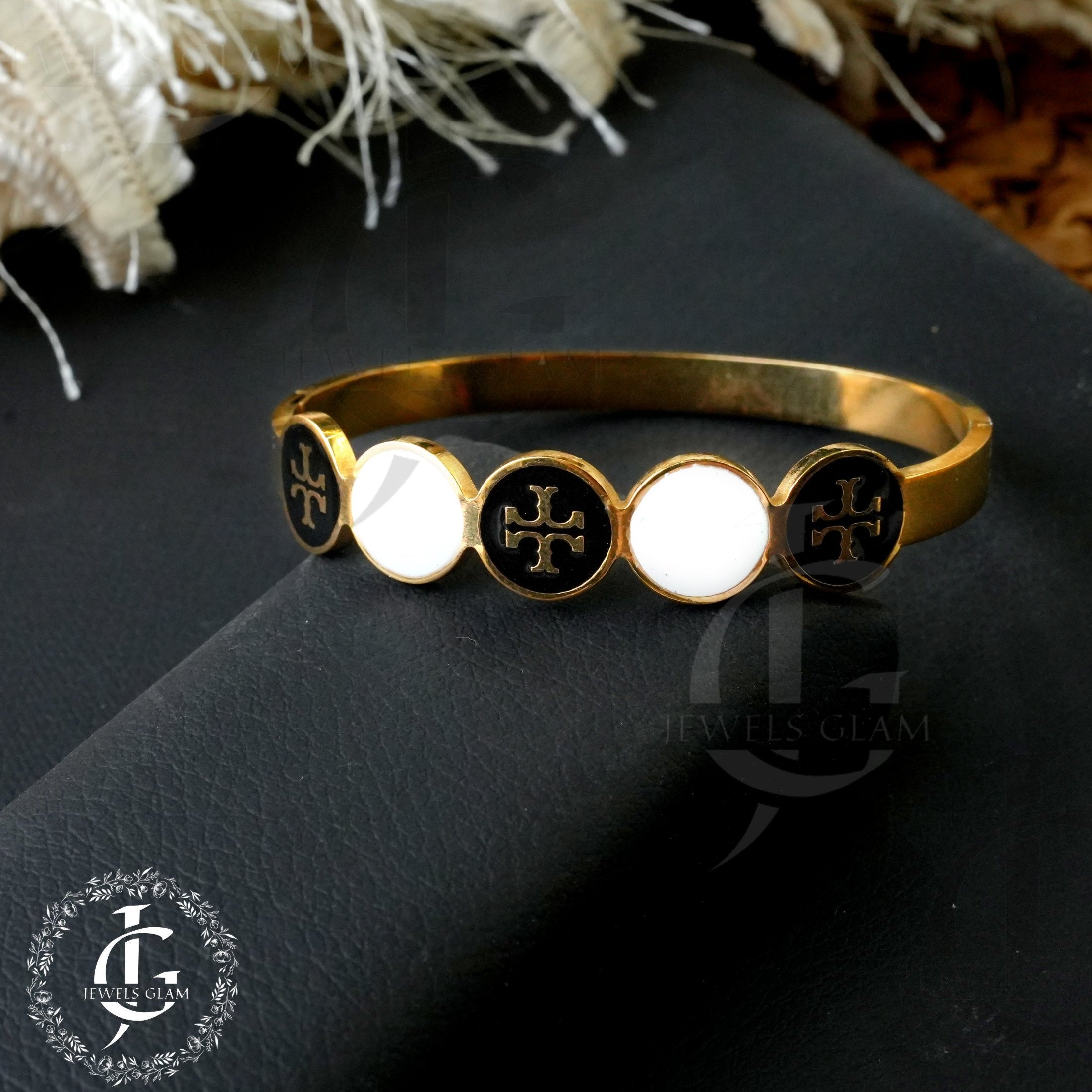 Elegant Cross Emblem Gold Bangle