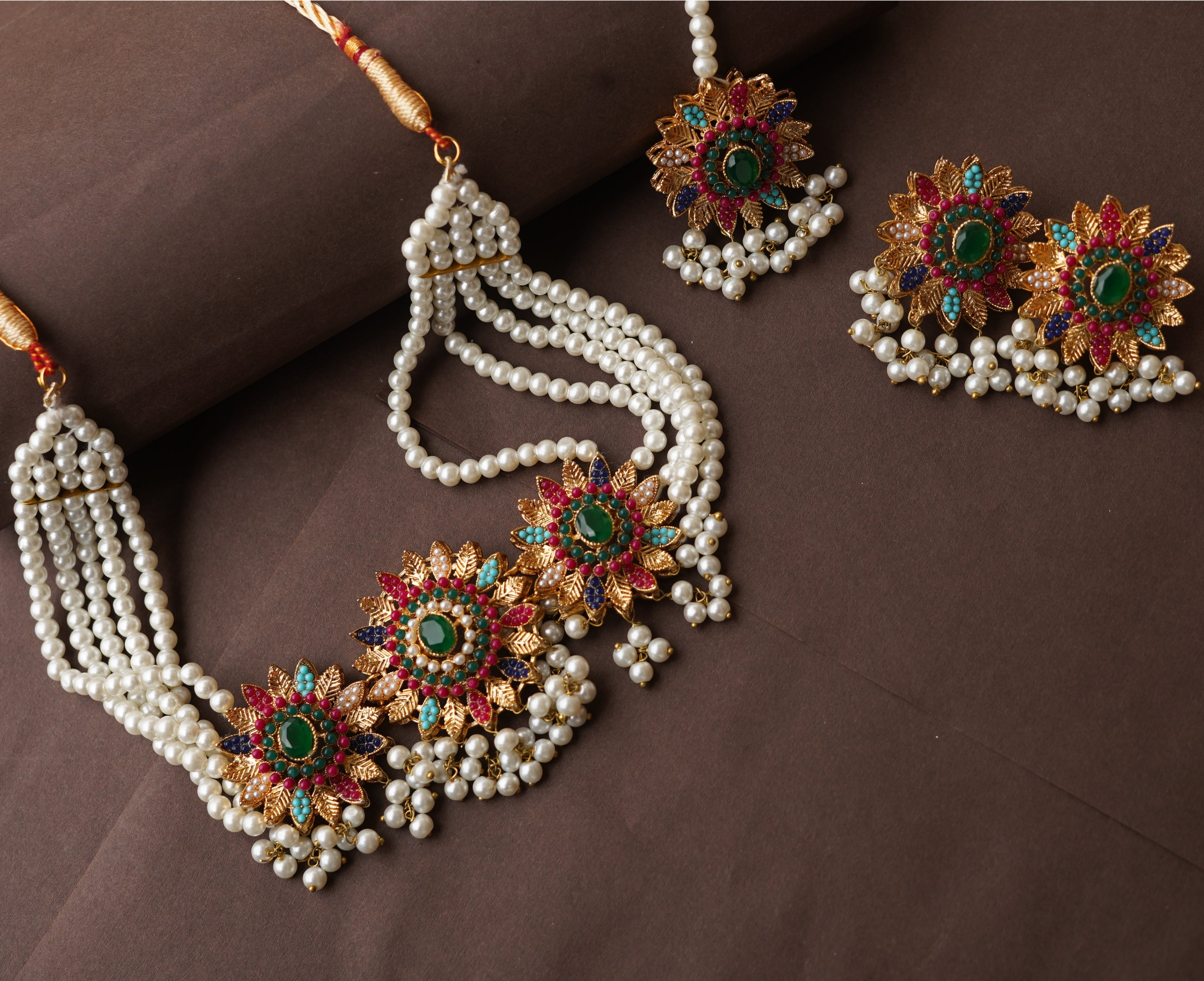 Naurattan Chocker Set