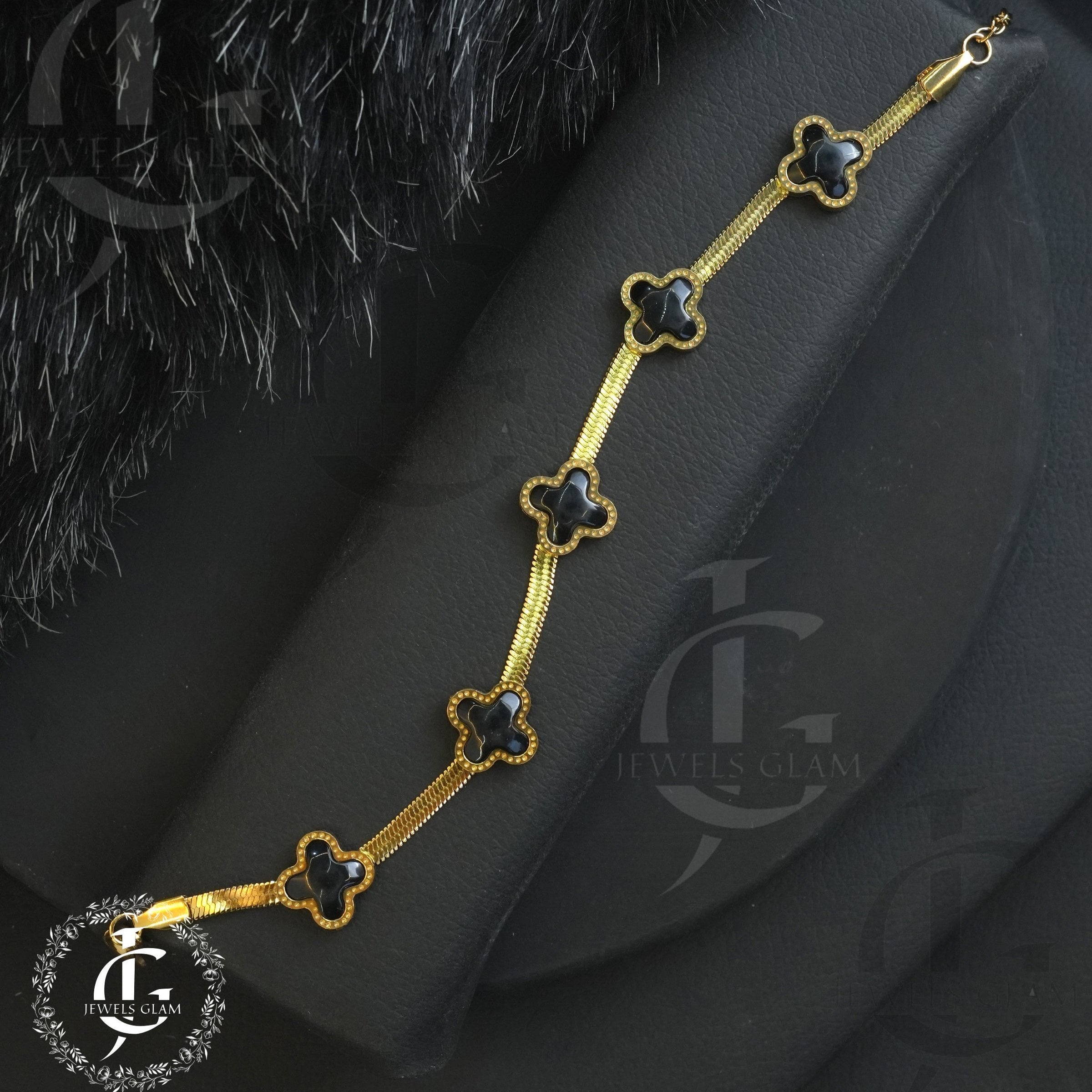 Elegant Clover Charm Gold Bracelet