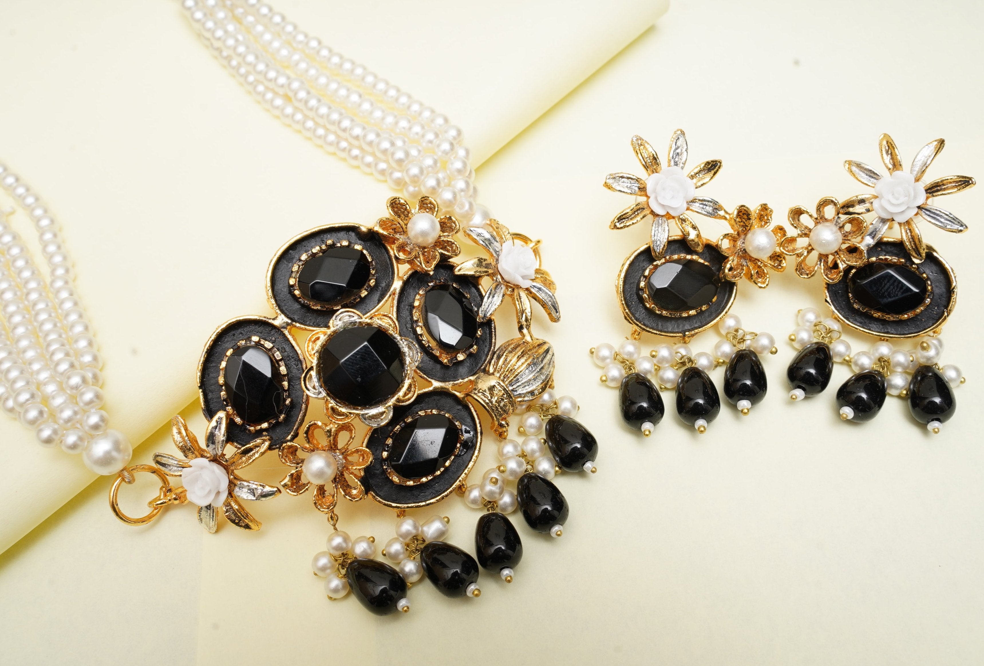 Stunning Black Stone And Pearl Choker set