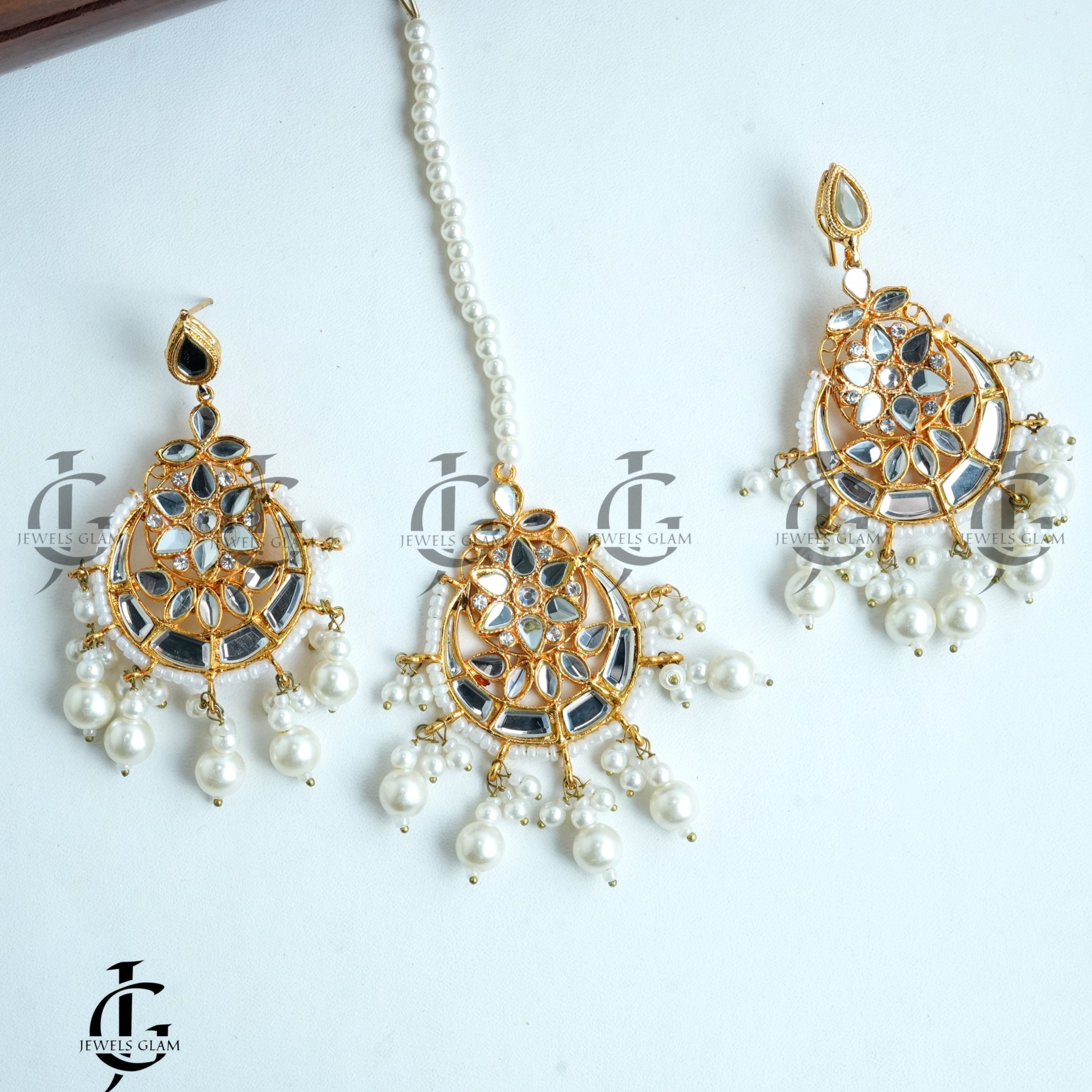 Kundan Tikka With Earrings