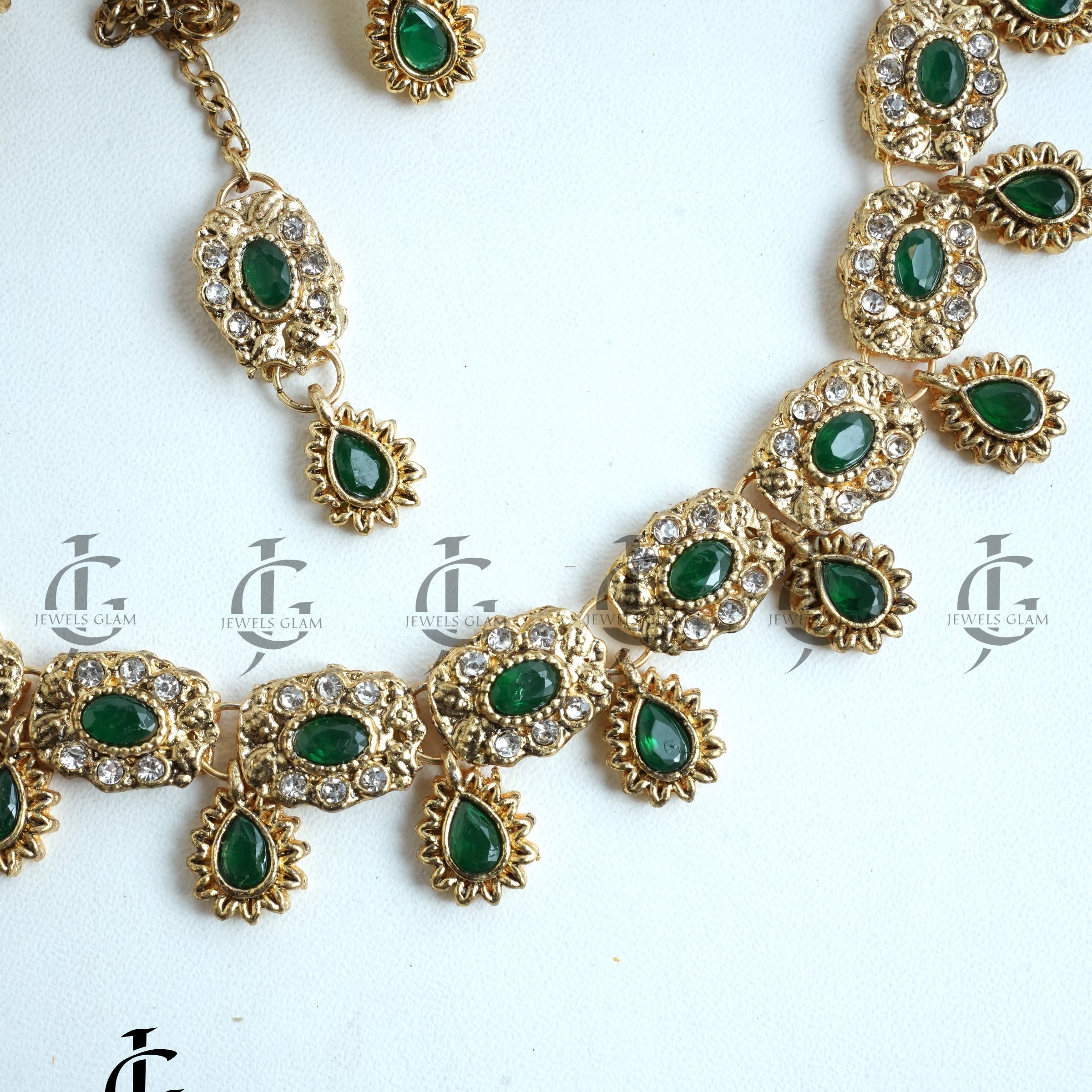 Emerald Elegance Jewelry Set