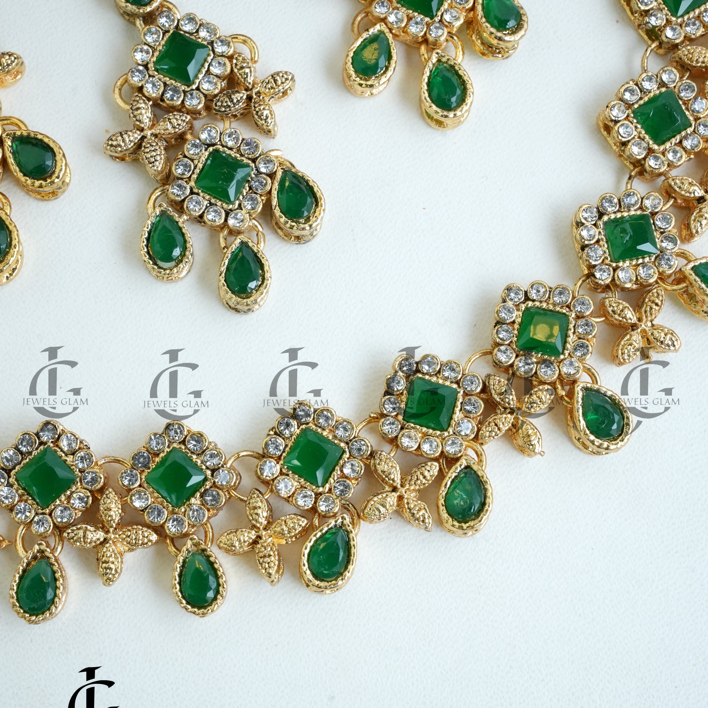 Emerald Elegance Jewelry Set