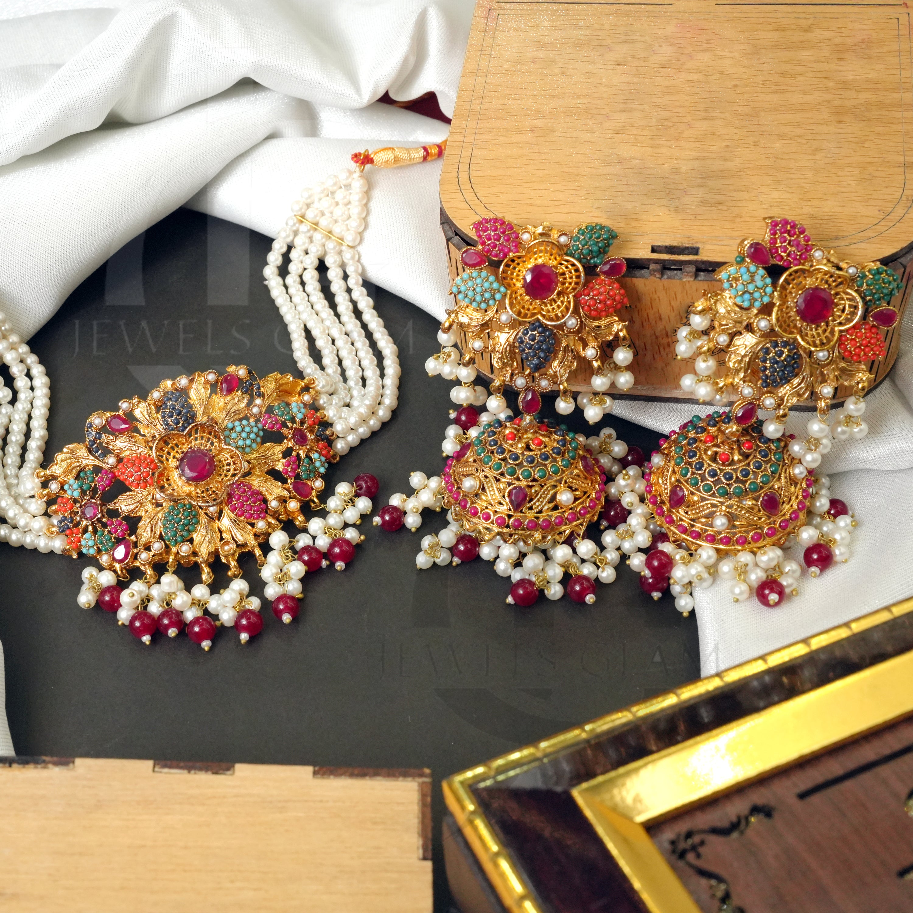 Naurattan Chocker Set