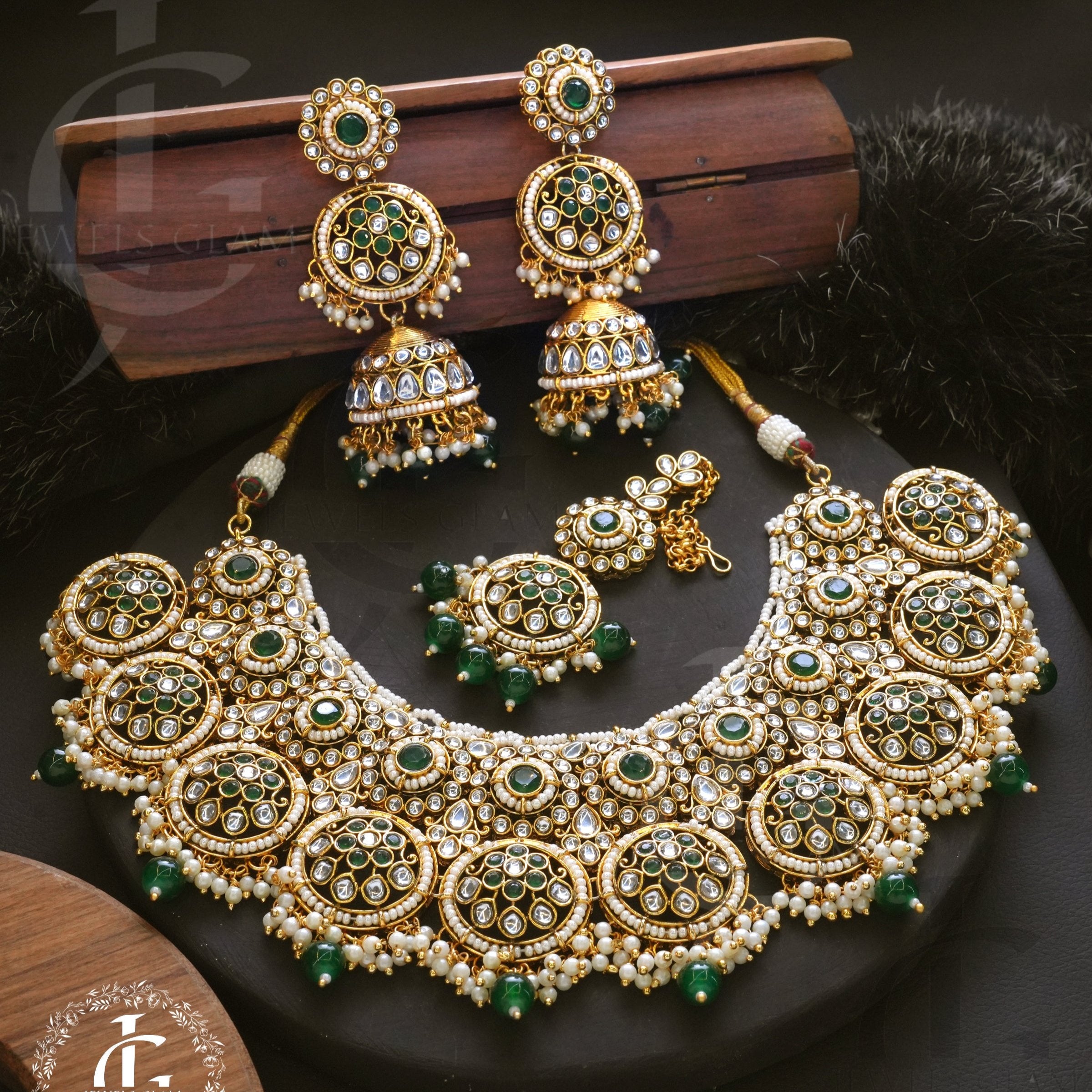 Green Kundan Bridal Jewelry Set With White And Pearl Accents